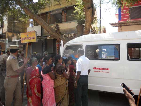 People doing riot against police in Valliyur