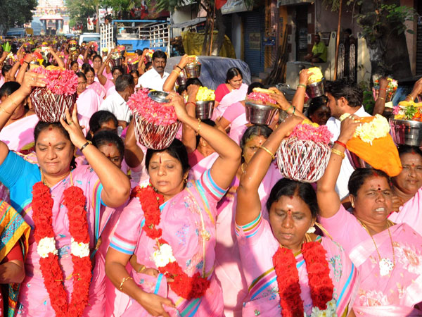 67 கோவில்களில் தரிசனம் 67 கோவில்களில் தரிசனம்