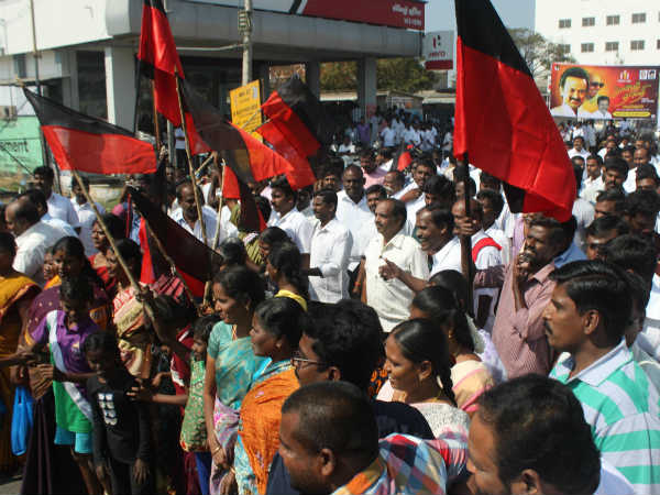 Stalin upests over hoardings of ADMK