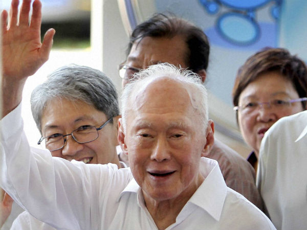 Singapore's founder hospitalized with pneumonia Singapore's founder hospitalized with pneumonia