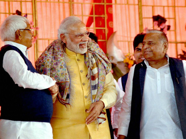 போஸ் கொடுத்த லாலு முலாயம் 