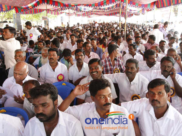 காளைகளை துன்புறுத்துவதா?