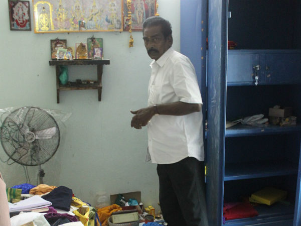 3 houses looted in Karur