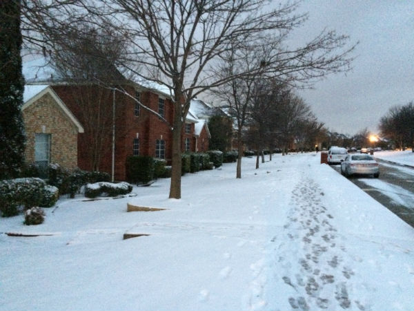 Freezing rain leads to icy roads in Dallas