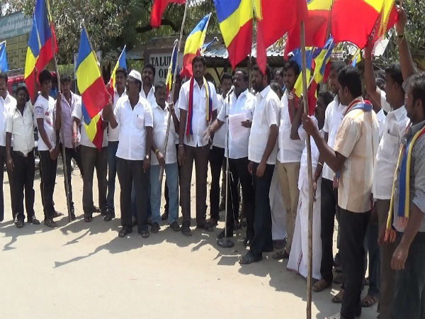PMK urges Karur municipality to remove Jaya banner PMK urges Karur municipality to remove Jaya banner