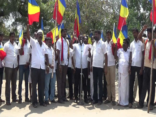 PMK urges Karur municipality to remove Jaya banner PMK urges Karur municipality to remove Jaya banner