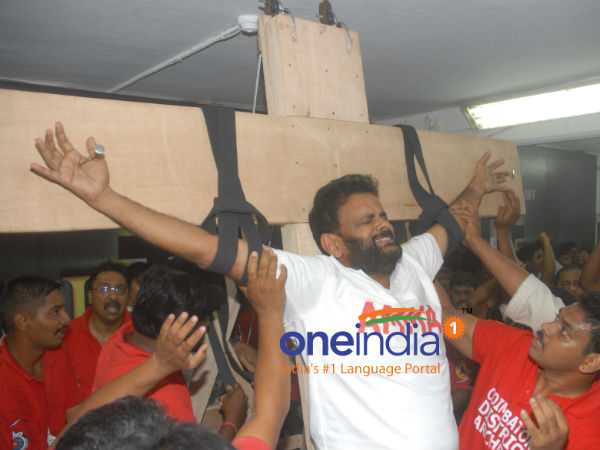 காதைக் கொடுங்க... ரகசியம் சொல்றேன்