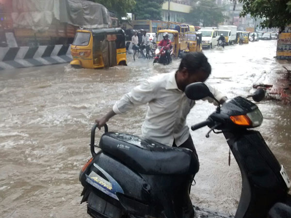 அணை பகுதிகளில் மழை