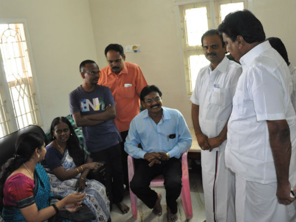 Kanimozhi met agri officer’s family in Nellai…