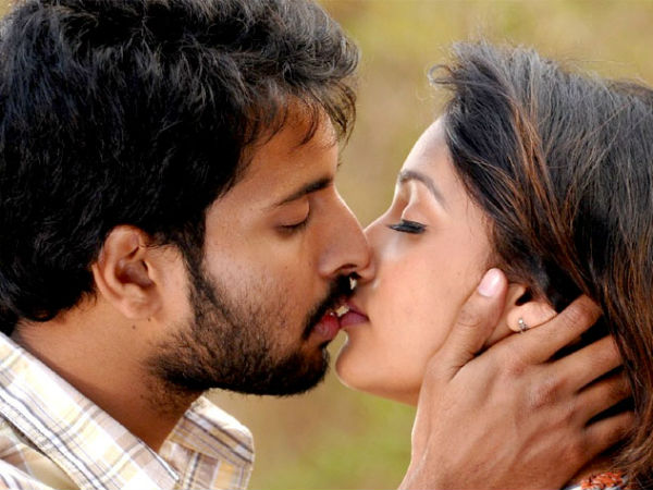 முகம் சுளிக்க வைக்கும் வகையில்... 