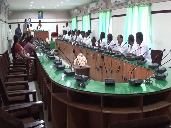 Karur opposition councillors protest against ADMK Karur opposition councillors protest against ADMK