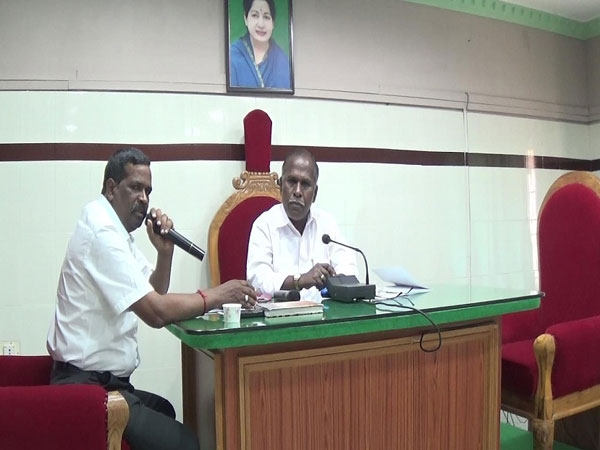 Karur opposition councillors protest against ADMK Karur opposition councillors protest against ADMK