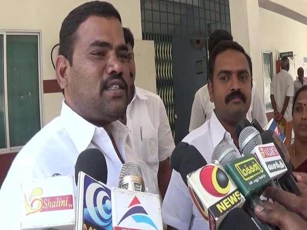 Karur opposition councillors protest against ADMK Karur opposition councillors protest against ADMK