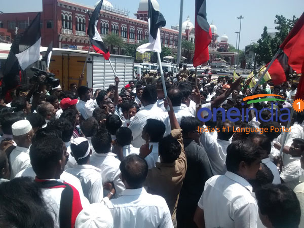 அரசியல் கட்சிகள் ஆதரவு