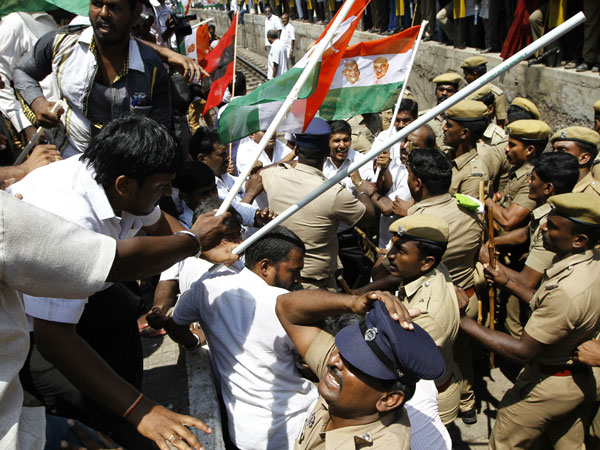 ஒரு லட்சம் காவலர்கள் பாதுகாப்பு: