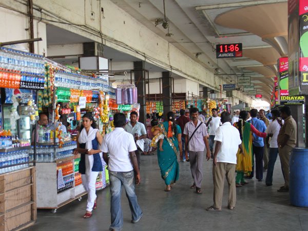 KSRTC stops buses to TN