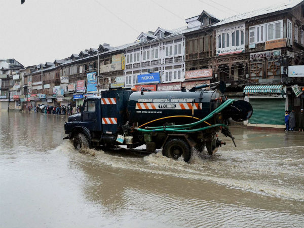 Flood alert in J&K, Jhelum crosses danger mark in Srinagar