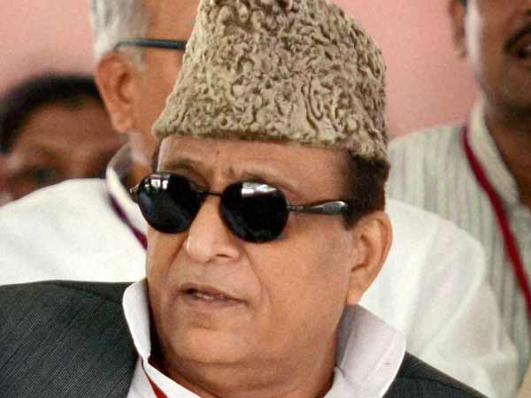 Azam Khan 'gifts' broom, pen to MLAs; taunts Modi Azam Khan 'gifts' broom, pen to MLAs; taunts Modi