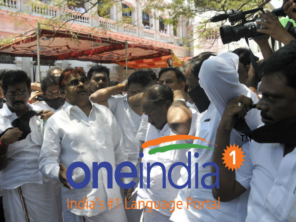 மக்களை அசிங்கப்படுத்துவதா