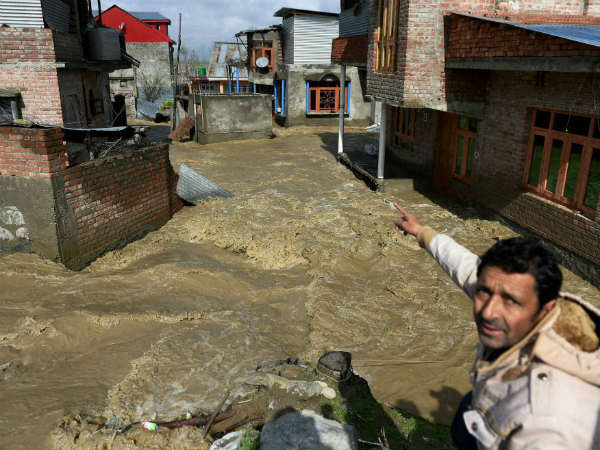 6 dead, 10 trapped in debris; Centre sends more NDRF teams for assist