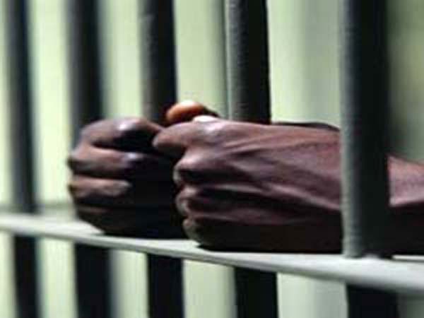 5 prisoners flee from Nagpur Central Jail, jailor suspended 5 prisoners flee from Nagpur Central Jail, jailor suspended