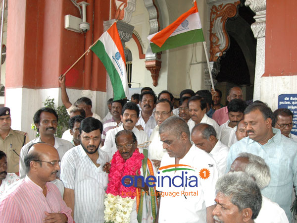 காங்கிரஸ் கட்சியினர் பங்கேற்பு