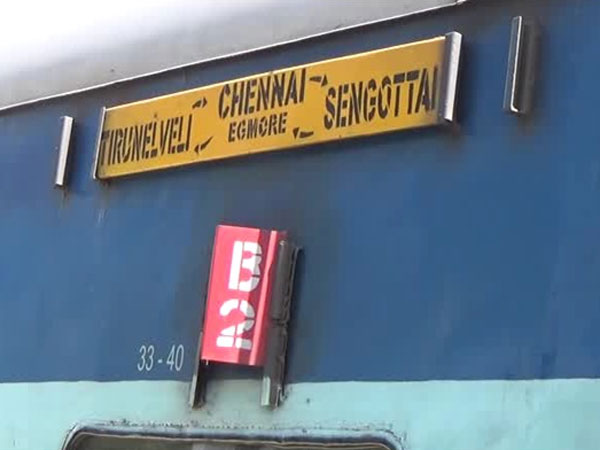 Fire panics passengers of Pothigai express