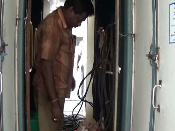 Fire panics passengers of Pothigai express