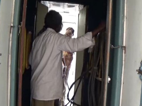 Fire panics passengers of Pothigai express