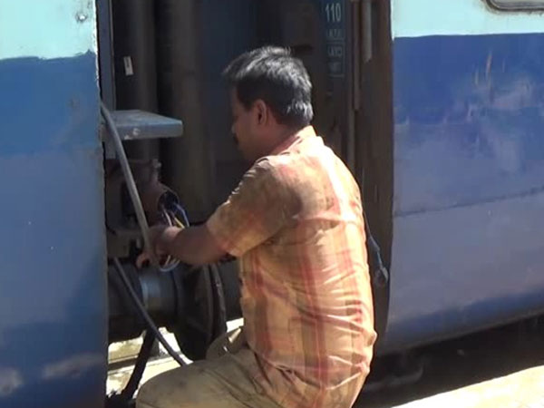 Fire panics passengers of Pothigai express