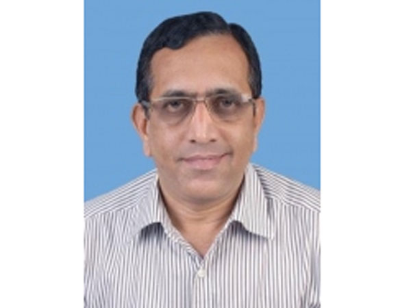 Wife never eve-teased as she wears sarees: Goa minister Wife never eve-teased as she wears sarees: Goa minister