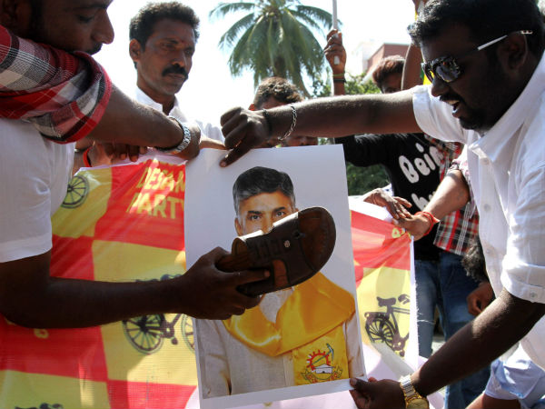 Tamilians Attack the Buses from AP