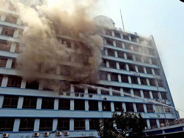 Large Fire in Kolkata at Building Which Has Government Offices