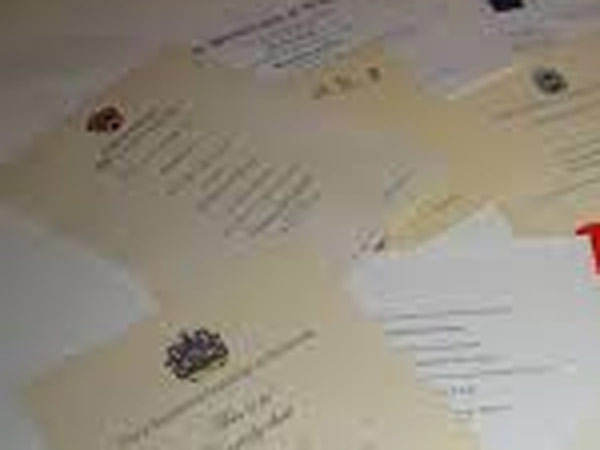 1000 போலி சான்றிதழ்கள்