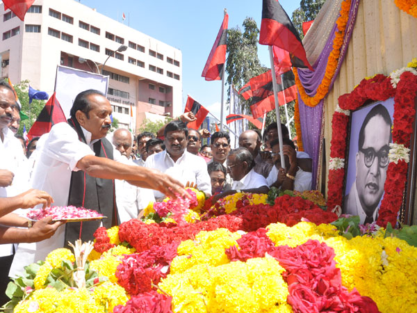 வைகோ மரியாதை 