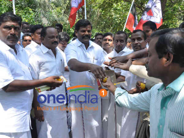 உட்கட்சி தேர்தலுக்கு மனு உட்கட்சி தேர்தலுக்கு மனு