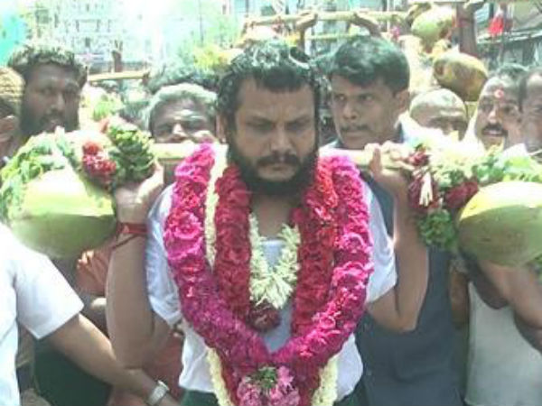 முருகனுக்குத்தானே காவடி எடுப்பார்கள்