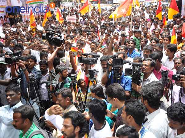 AISMK protest after police in Andhra kill 20 Tamil workers