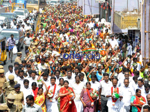 மஞ்சா வேட்டி.. மஞ்சா துண்டு