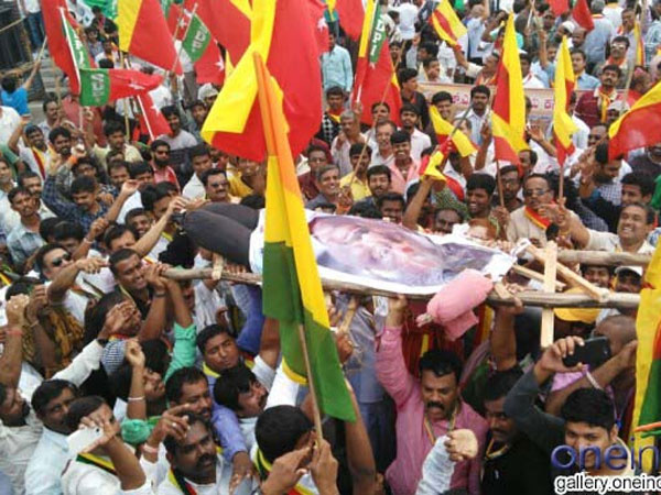Kannada organization members rally