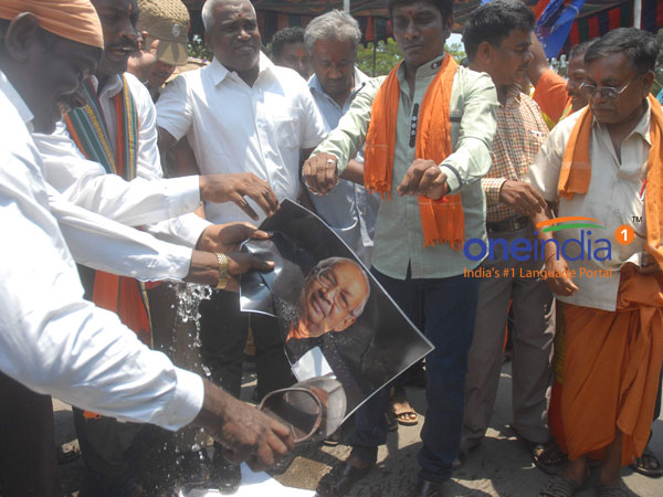 Thaali removal : Hindu activist burning K.Veeramai