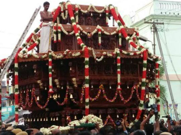 பல்லாயிரக்கணக்கான பக்தர்கள்
