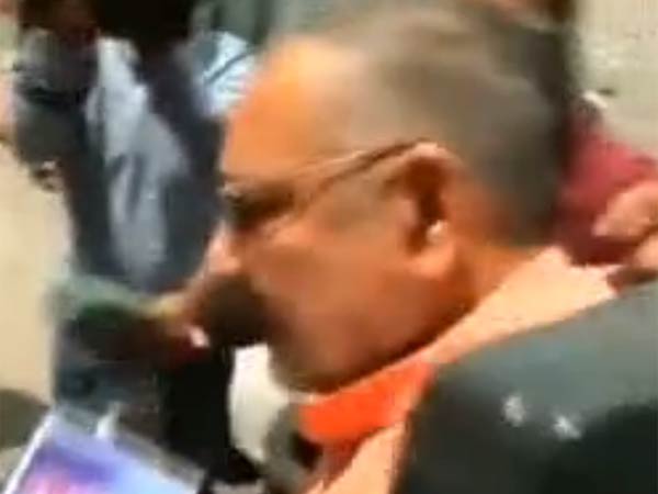 கண்ணீர் விட்டு அழுகை?