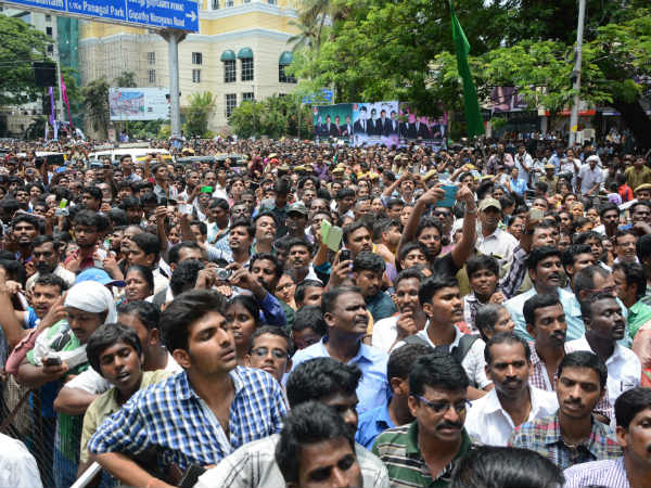 பெரும் கூட்டம்