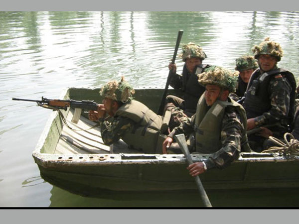 ஆரம்பத்தில் போலீஸ்