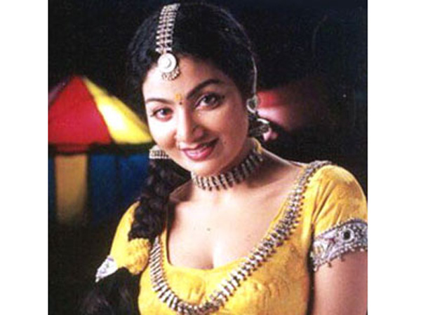 மிரட்டுகிறார் அல்போன்சா