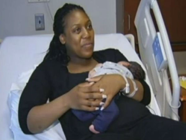 iPhone baby delivery: Doctor helps pregnant woman give birth by giving instructions... using Face Time iPhone baby delivery: Doctor helps pregnant woman give birth by giving instructions... using Face Time