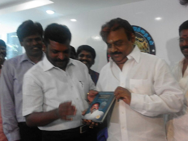Vijayakanth meets G K Vasan and Thirumavalavan