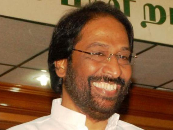 எடுத்துக் கொடுத்த திருச்சி சிவா