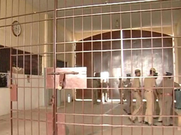 ஆந்திரா சிறையில் அடைப்பு